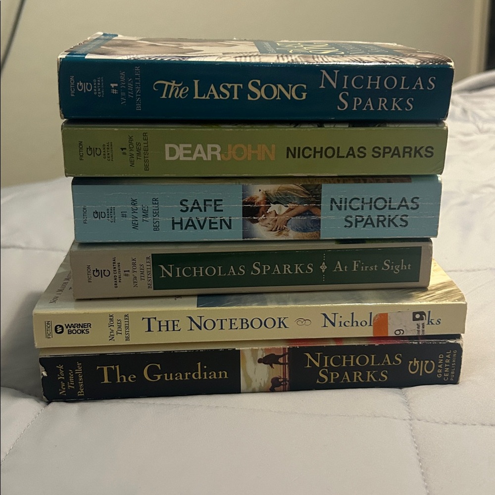 Nicholas Sparks Book Collection - Picture 2 of 2